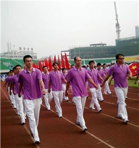 益达团体T恤