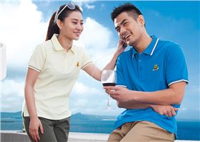 休闲T恤模特的穿着展示 休闲T恤模特的穿着展示