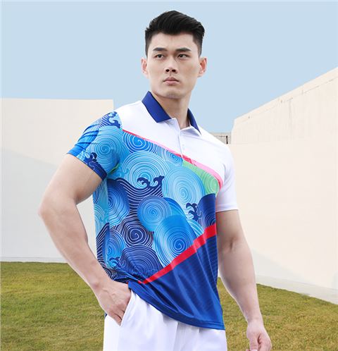 运动T恤